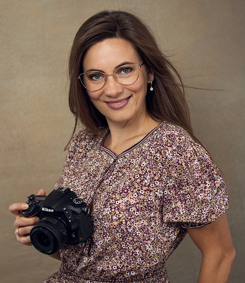 Kaminska Karina portret met fotocamera